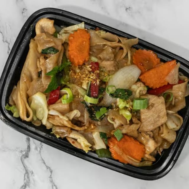 Pad Kee-mao (Drunken Noodle).